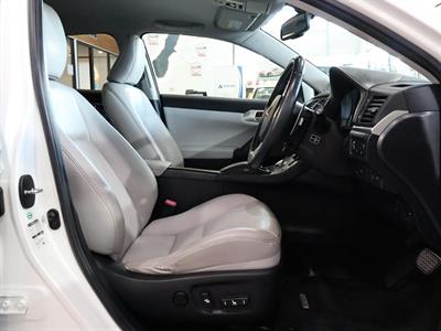 2013 Lexus CT 200h - Thumbnail