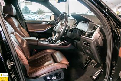 2021 BMW X7 - Thumbnail