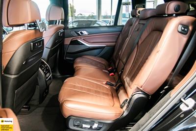 2021 BMW X7 - Thumbnail