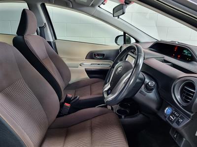 2012 Toyota Aqua - Thumbnail