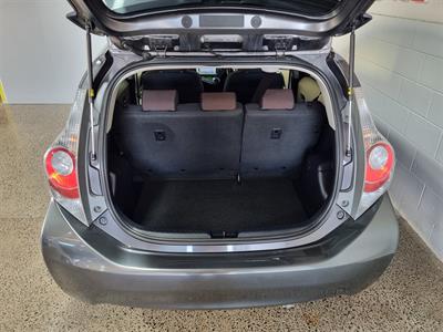 2012 Toyota Aqua - Thumbnail