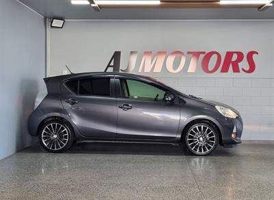 2012 Toyota Aqua - Thumbnail