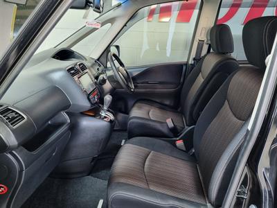 2014 Nissan Serena - Thumbnail