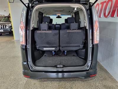 2014 Nissan Serena - Thumbnail