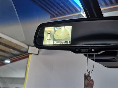 2014 Nissan Serena - Thumbnail