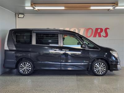 2014 Nissan Serena - Thumbnail