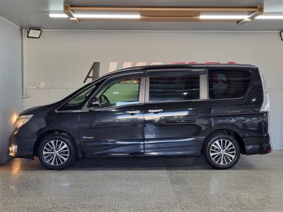 2014 Nissan Serena - Thumbnail
