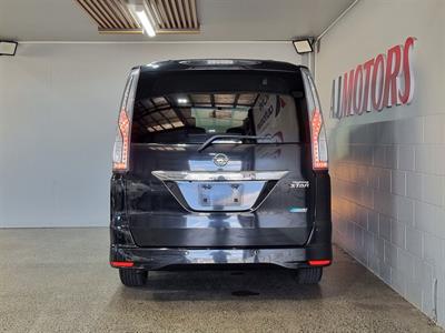 2014 Nissan Serena - Thumbnail