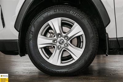 2021 Toyota RAV4 - Thumbnail