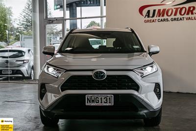 2021 Toyota RAV4 - Thumbnail