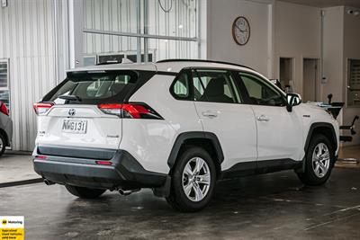 2021 Toyota RAV4 - Thumbnail