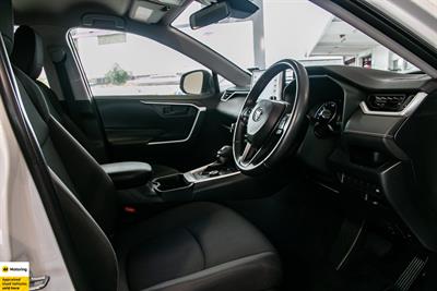 2021 Toyota RAV4 - Thumbnail