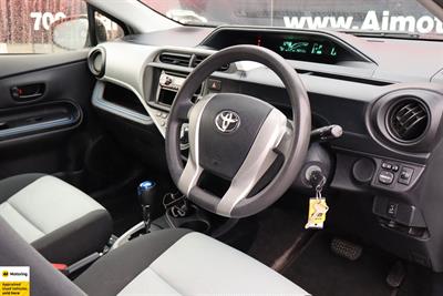 2013 Toyota Aqua - Thumbnail