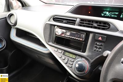 2013 Toyota Aqua - Thumbnail