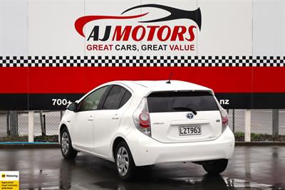 2013 Toyota Aqua - Thumbnail