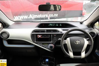 2013 Toyota Aqua - Thumbnail