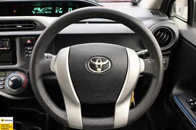 2013 Toyota Aqua - Thumbnail