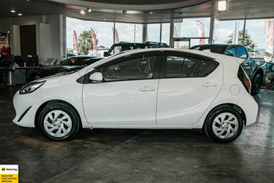 2020 Toyota Aqua - Thumbnail