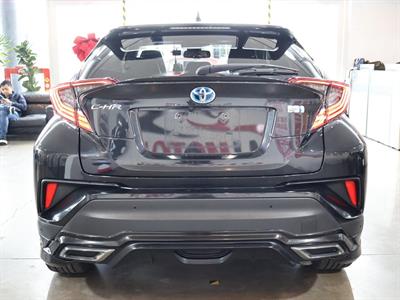 2018 Toyota C-HR - Thumbnail