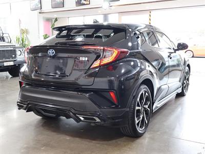2018 Toyota C-HR - Thumbnail