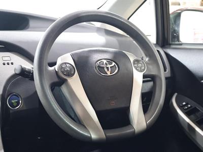 2013 Toyota Prius - Thumbnail