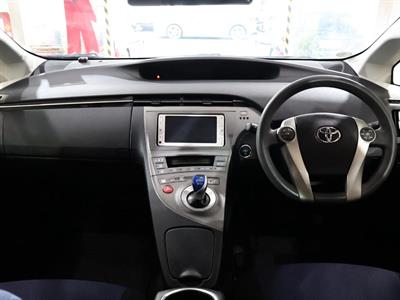 2013 Toyota Prius - Thumbnail