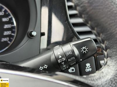 2021 Mitsubishi Outlander - Thumbnail