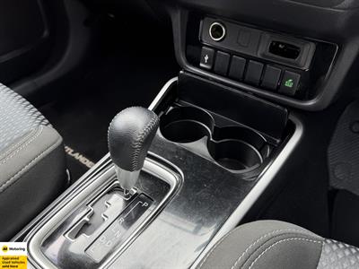 2021 Mitsubishi Outlander - Thumbnail