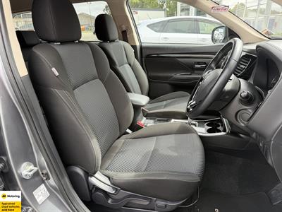 2021 Mitsubishi Outlander - Thumbnail