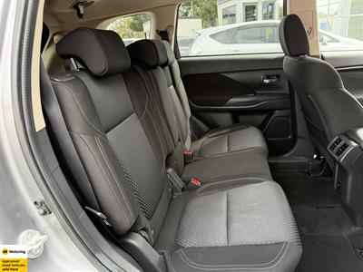 2021 Mitsubishi Outlander - Thumbnail