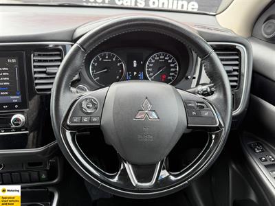 2021 Mitsubishi Outlander - Thumbnail