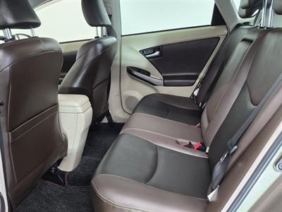 2014 Toyota Prius - Thumbnail