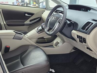 2014 Toyota Prius - Thumbnail