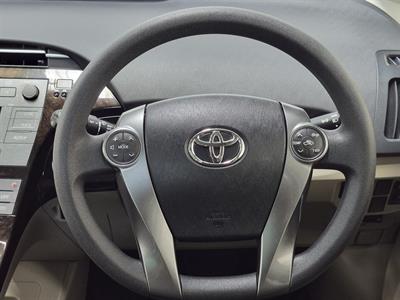 2014 Toyota Prius - Thumbnail
