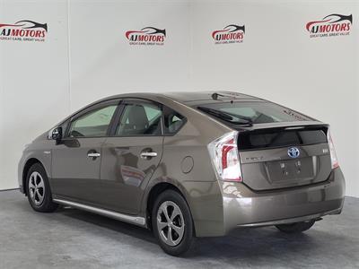 2014 Toyota Prius - Thumbnail