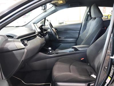 2017 Toyota C-HR - Thumbnail