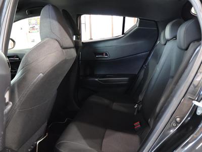 2017 Toyota C-HR - Thumbnail