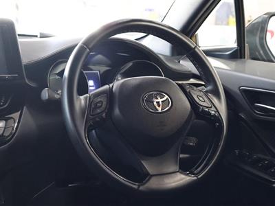 2017 Toyota C-HR - Thumbnail