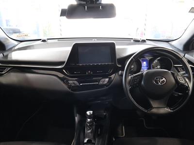 2017 Toyota C-HR - Thumbnail
