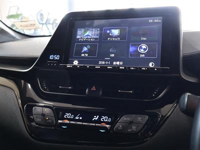 2017 Toyota C-HR - Thumbnail