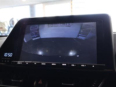 2017 Toyota C-HR - Thumbnail