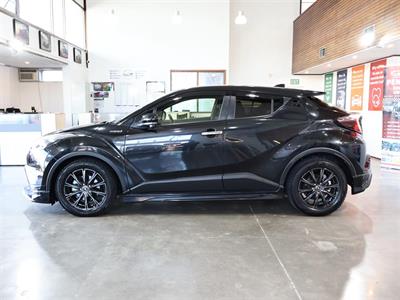 2017 Toyota C-HR - Thumbnail
