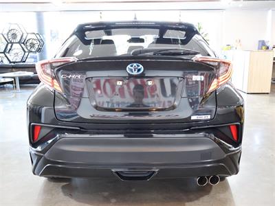 2017 Toyota C-HR - Thumbnail
