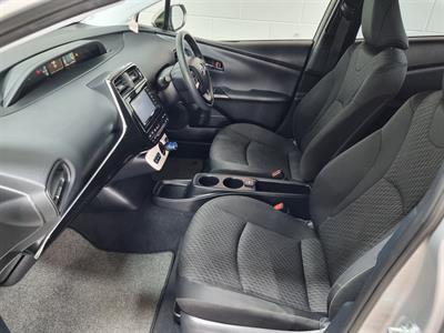 2018 Toyota Prius - Thumbnail