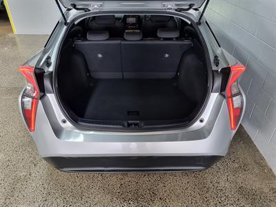 2018 Toyota Prius - Thumbnail