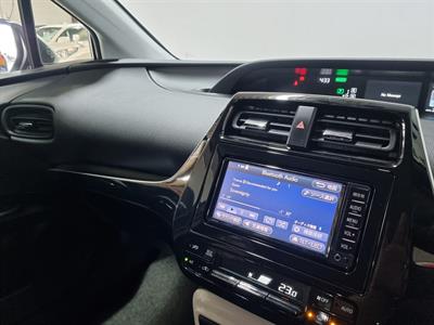 2018 Toyota Prius - Thumbnail