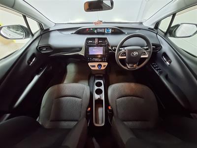 2018 Toyota Prius - Thumbnail