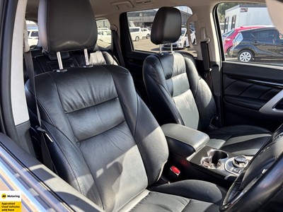 2018 Mitsubishi Pajero Sport - Thumbnail