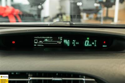 2015 Toyota Prius - Thumbnail