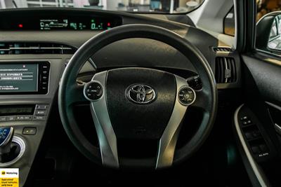 2015 Toyota Prius - Thumbnail
